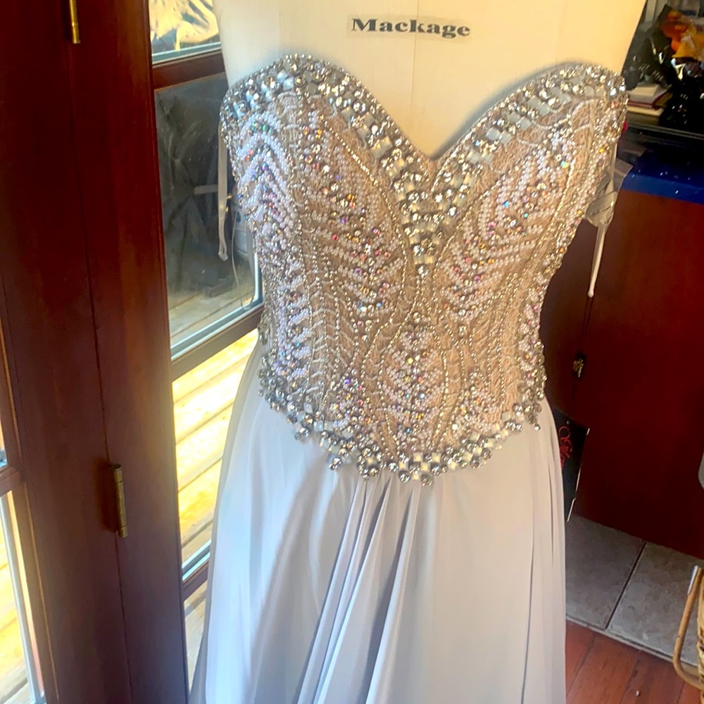 Glamour by Terani Couture Size 6